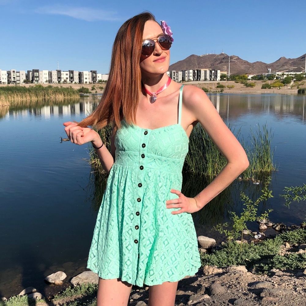Trixxi Beautiful Floral Lace Dress π - Picture 1 of 7